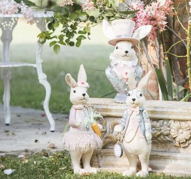 Decoro Coniglietta con abito in tessuto collezione Corelli di Blanc Mariclò L17 x P13 x H52 - immagine 3