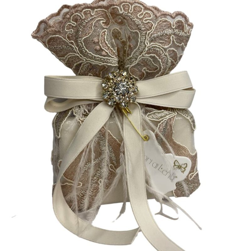 Sacchetto pizzo con sapone Cognac e bottone gioiello e piume con bustina Fiori di Lena