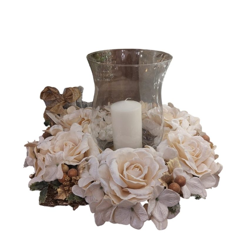 Centrotavola 5 rose con flambeau ortensie e elementi decorativi D 50 x H 28 cm Fiori di Lena