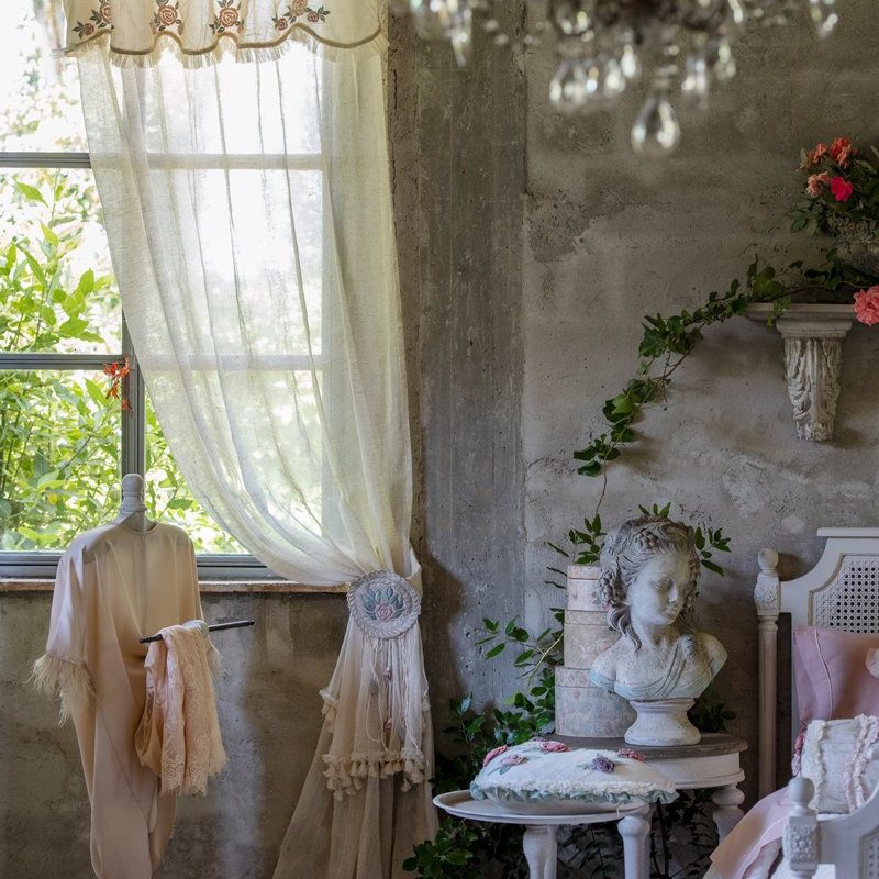 Tenda con mantovana Blanc Mariclo Sapphire Collection