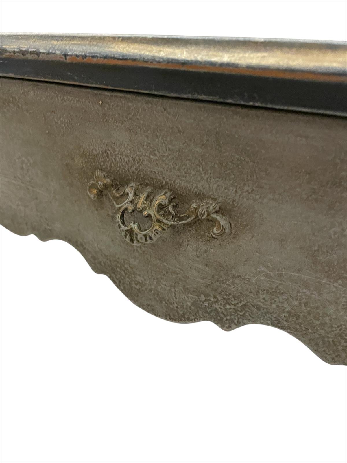 tavolino- comodino antico con patine antiche