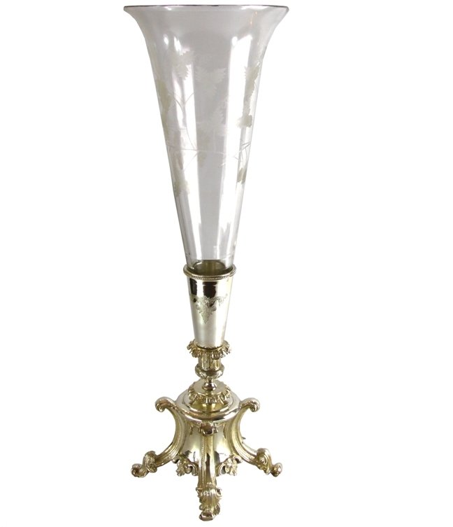 vaso in cristallo molto com base in shelfield di Royal Family