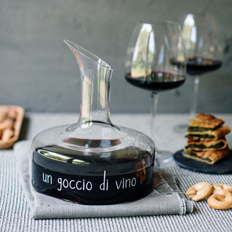 Decanter in vetro con scritta "Un goccio di vino"di Simple Day