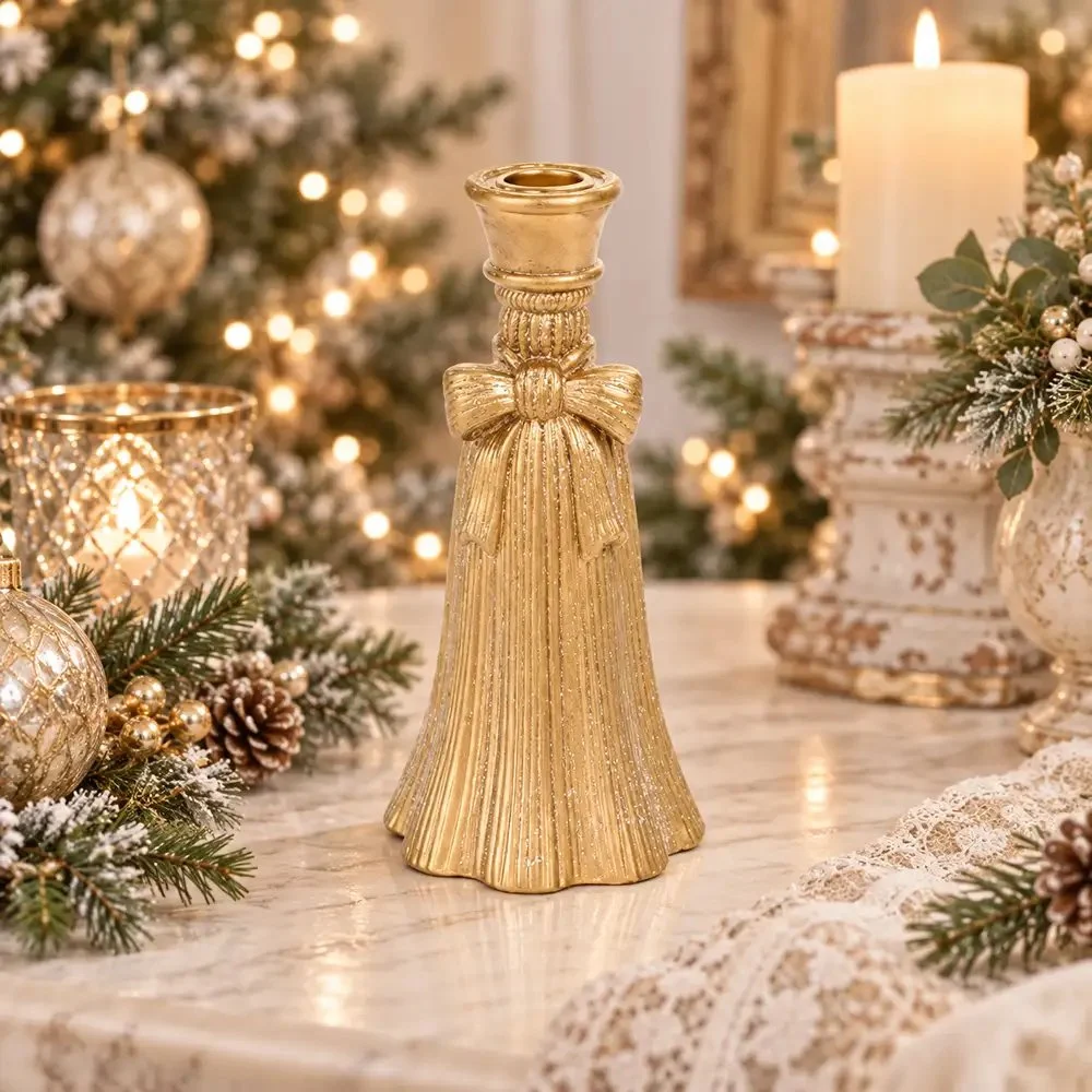 Candeliere dorato in resina con fiocco h 20 cm coll SILENT GOLD di
Nuvole di Stoffa